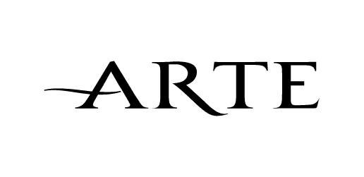 Marke-Arte Logo von Arte, dargestellt in einer eleganten, fließenden Schriftart, die den Namen 'ARTE' in Großbuchstaben zeigt. Der Buchstabe 'A' beginnt mit einer stilisierten, schwungvollen Linie, die Dynamik und Kreativität vermittelt. Das gesamte Design ist in Schwarz auf weißem Hintergrund gehalten, was eine klare und anspruchsvolle Markenidentität betont